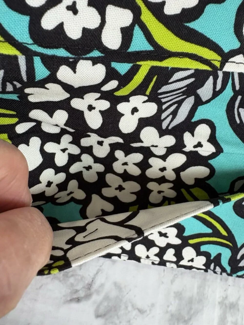*Vera Bradley Checkbook Cover Case ISLAND BLOOMS Retired - Picture 3 of 5